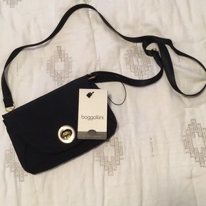 NWOT tags on, never worn Baggalini cross body